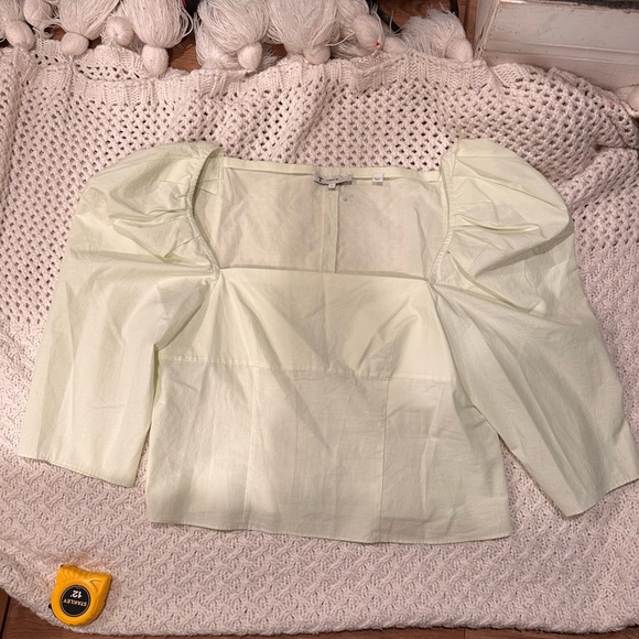 NWOT VINCE SIZE 8 women’s Elegant Light Green blouse - Picture 3 of 11